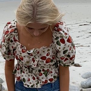 Rouje strawberry top